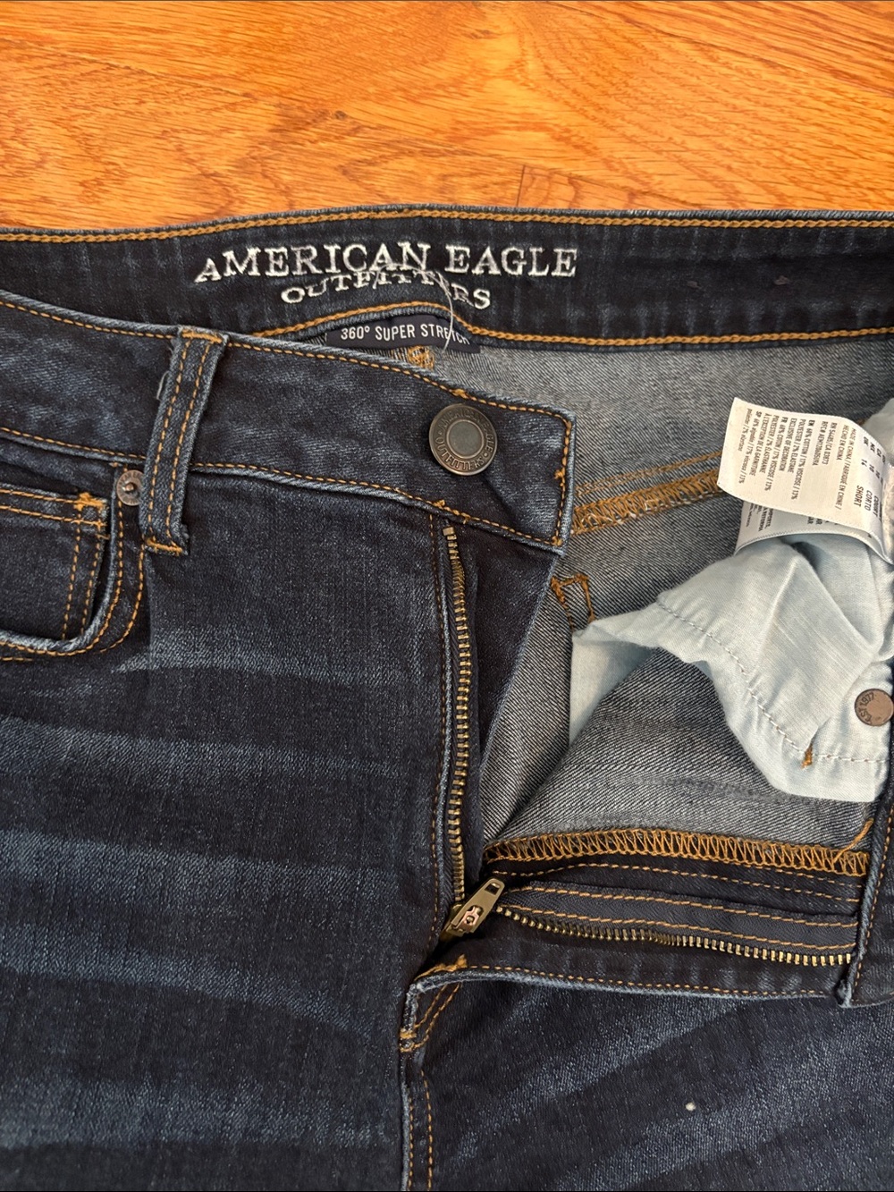 AE Women’s Dark Blue Wide-Leg Jeans - Classic Cropped Style - Picture 3 of 6